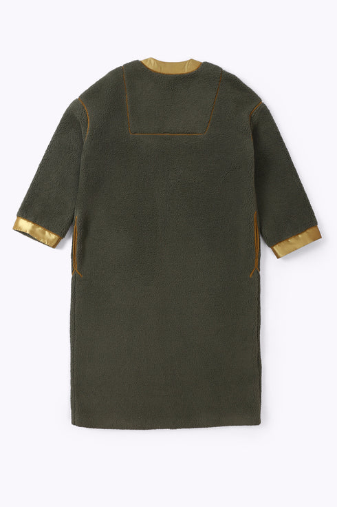 Long coat in faux fur with long sleeves and pockets